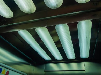 Mettez en lumière votre espace avec des luminaires étanches de qualité supérieure